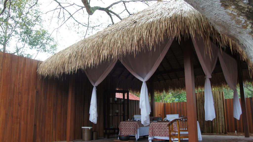 Sand & Sandals Desaru Beach Resort & Spa Eksteriør billede A hut at the resort