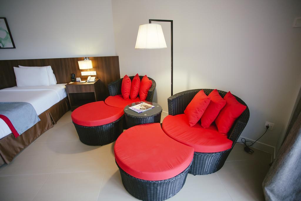 Sand & Sandals Desaru Beach Resort & Spa Eksteriør billede A room at the hotel