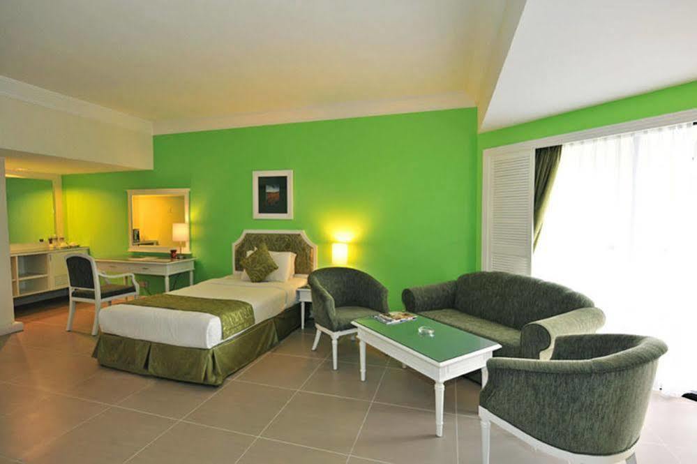 Sand & Sandals Desaru Beach Resort & Spa Eksteriør billede Deluxe Room